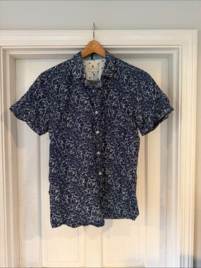 Men's Navy Blue Short-Sleeve Printed Button-Up Shirt
